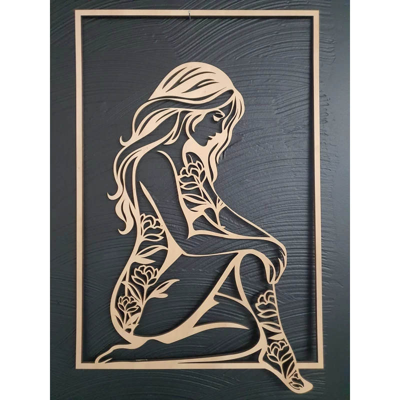 Décoration murale femme fleurie en bois – Silhouette délicate