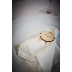 Marque place rond en bois gravé pour serviette