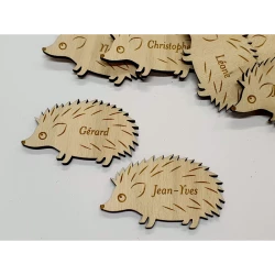 Marque-place hérisson bois gravé personnalisé