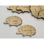 Marque-place hérisson bois gravé personnalisé
