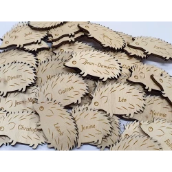 Marque-place hérisson bois gravé personnalisé