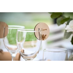 Marque place bois rond pour verre, présentation sur le verre
