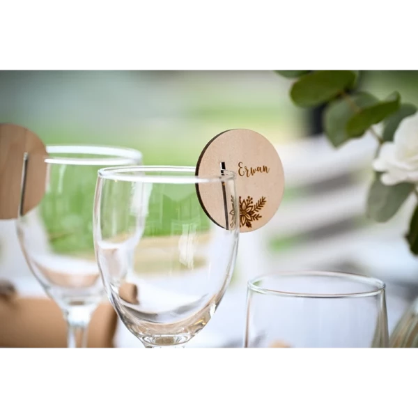Marque place bois rond pour verre, présentation sur le verre