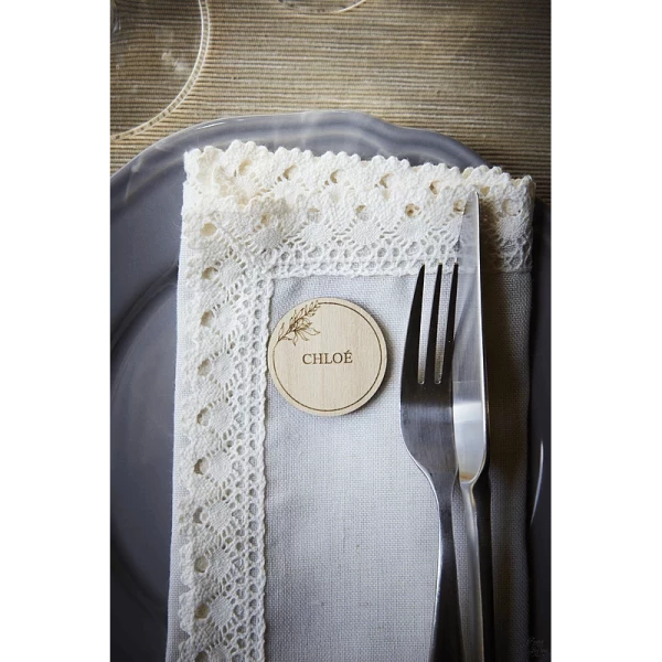 Marque place rond en bois gravé pour serviette