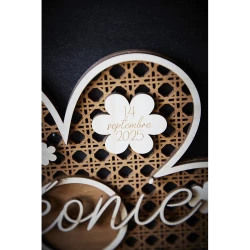 Fleur effet rotin avec prénom et infos de naissance en relief