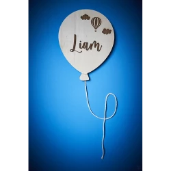 Ballon mural avec cordelette et prénom en relief