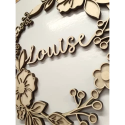 Couronne florale avec prénom "Louise" central - vue de côté