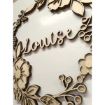 Couronne florale avec prénom "Louise" central - vue de côté